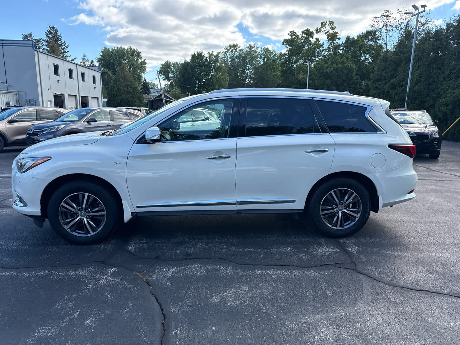Used 2017 INFINITI QX60 Luxe w/ Premium Plus Package AWD/4WD image 6