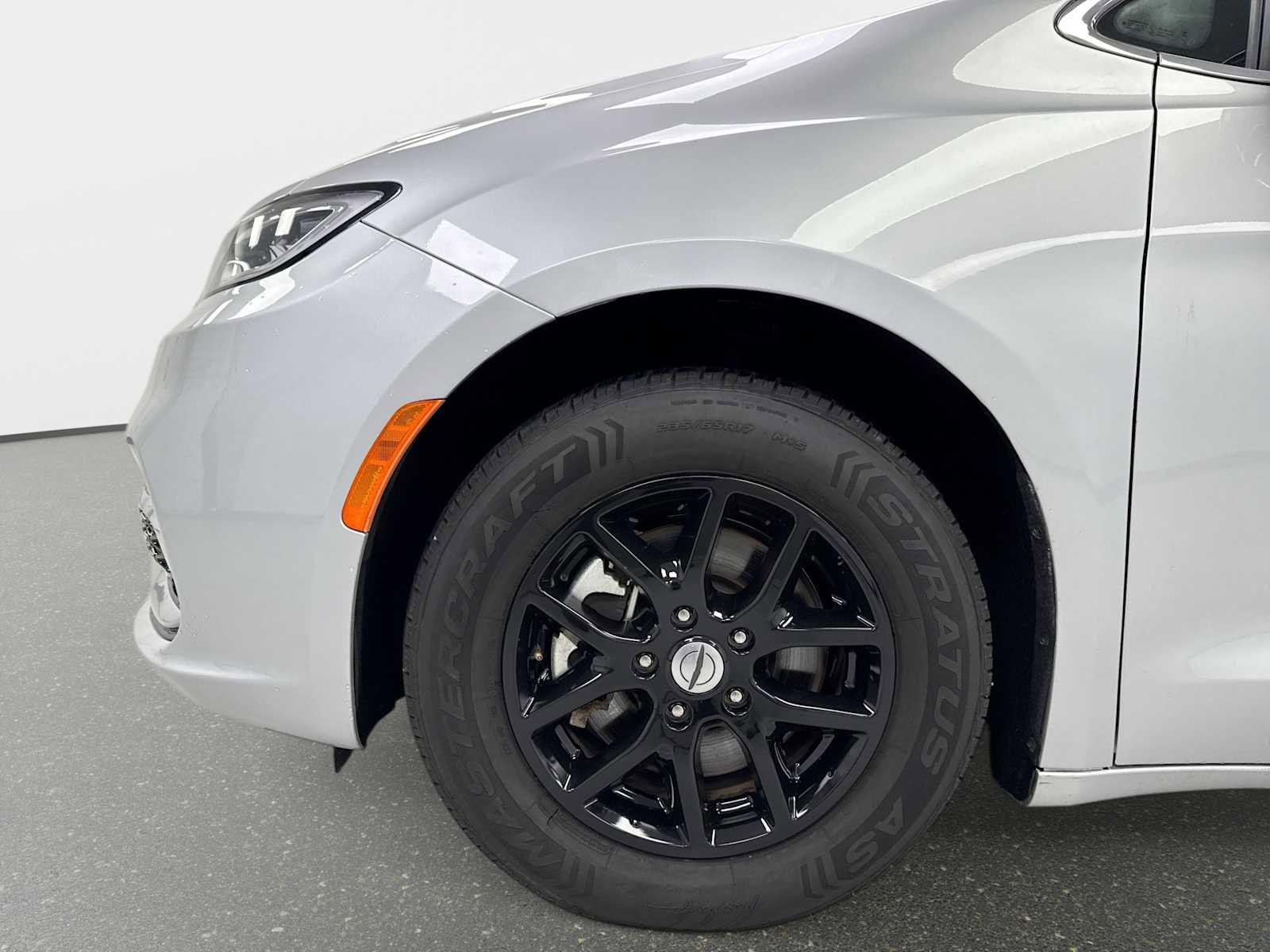 Used 2024 Chrysler Pacifica Touring-L image 24