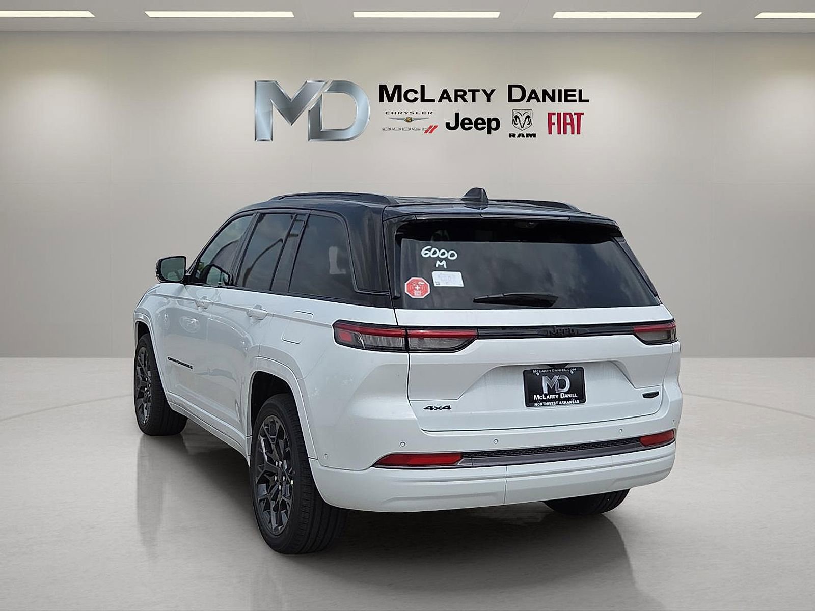 New 2026 Jeep Grand Cherokee Summit w/ Obsidian Package AWD/4WD image 4