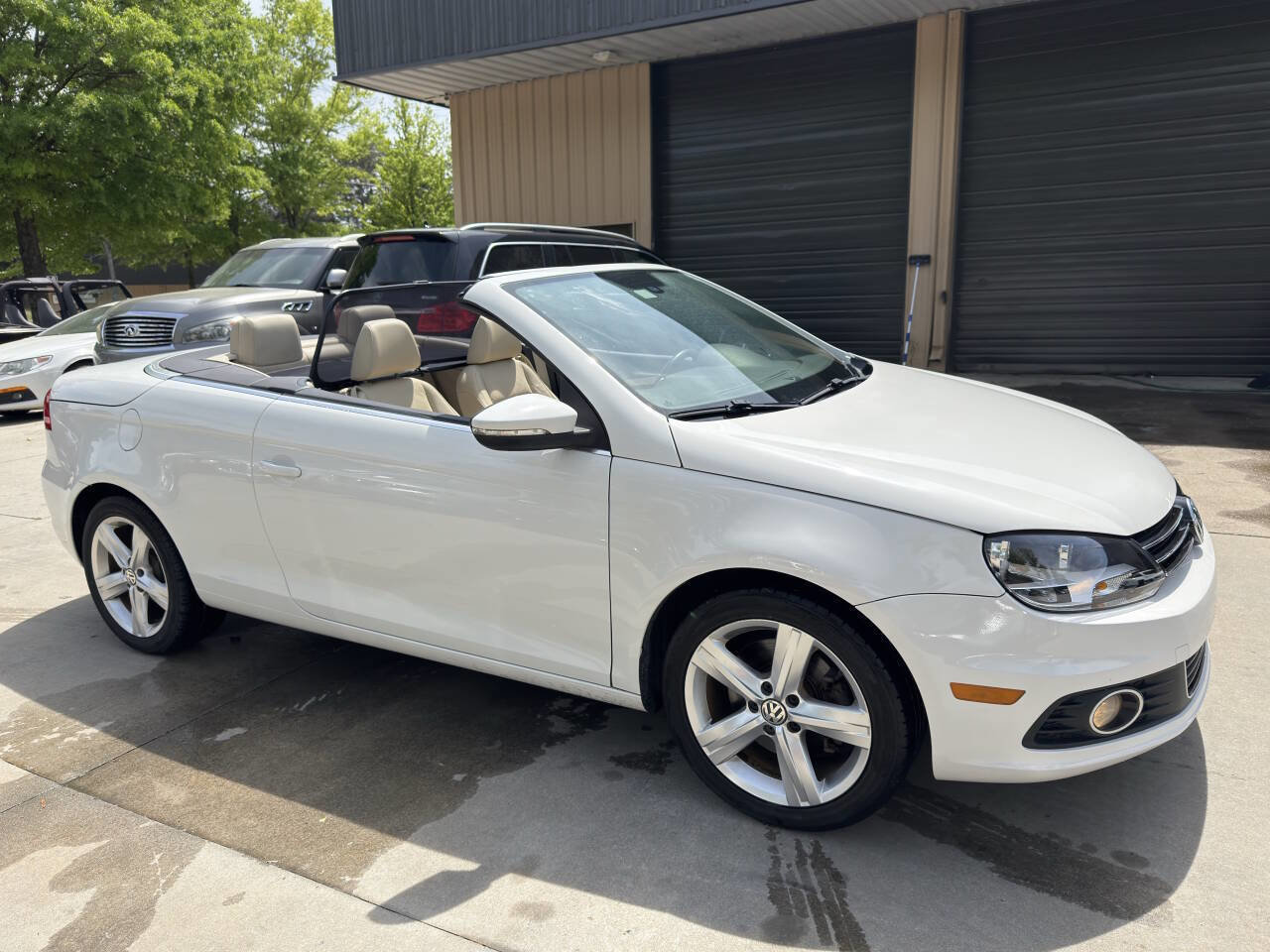 Used 2012 Volkswagen Eos Lux FWD image 6