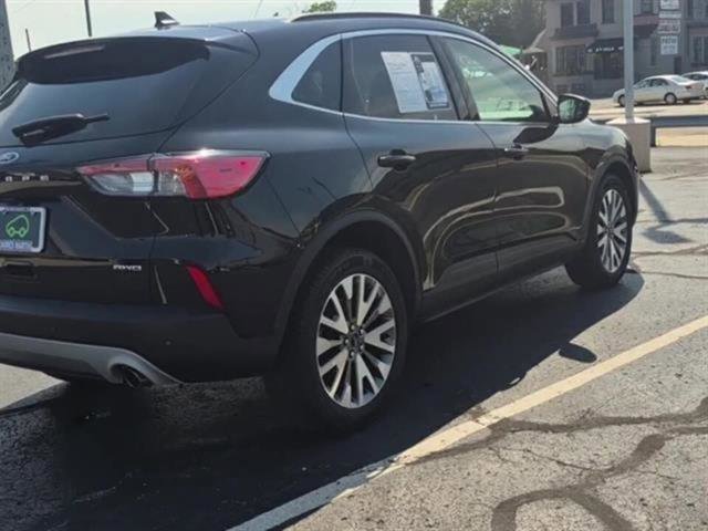 Used 2022 Ford Escape Titanium image 39