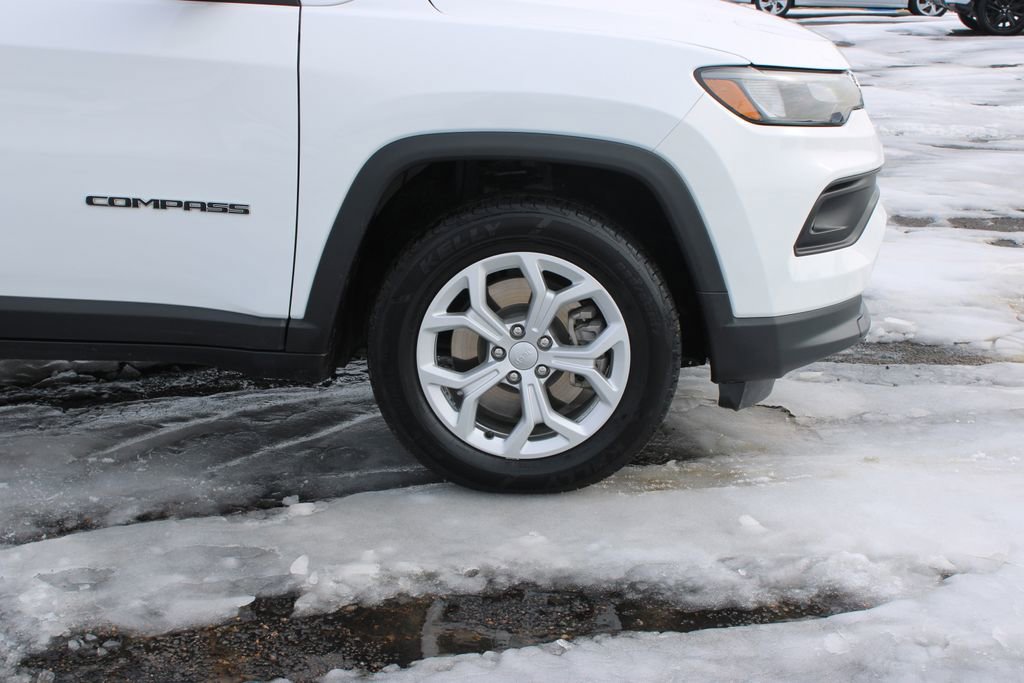 Used 2024 Jeep Compass Latitude image 12