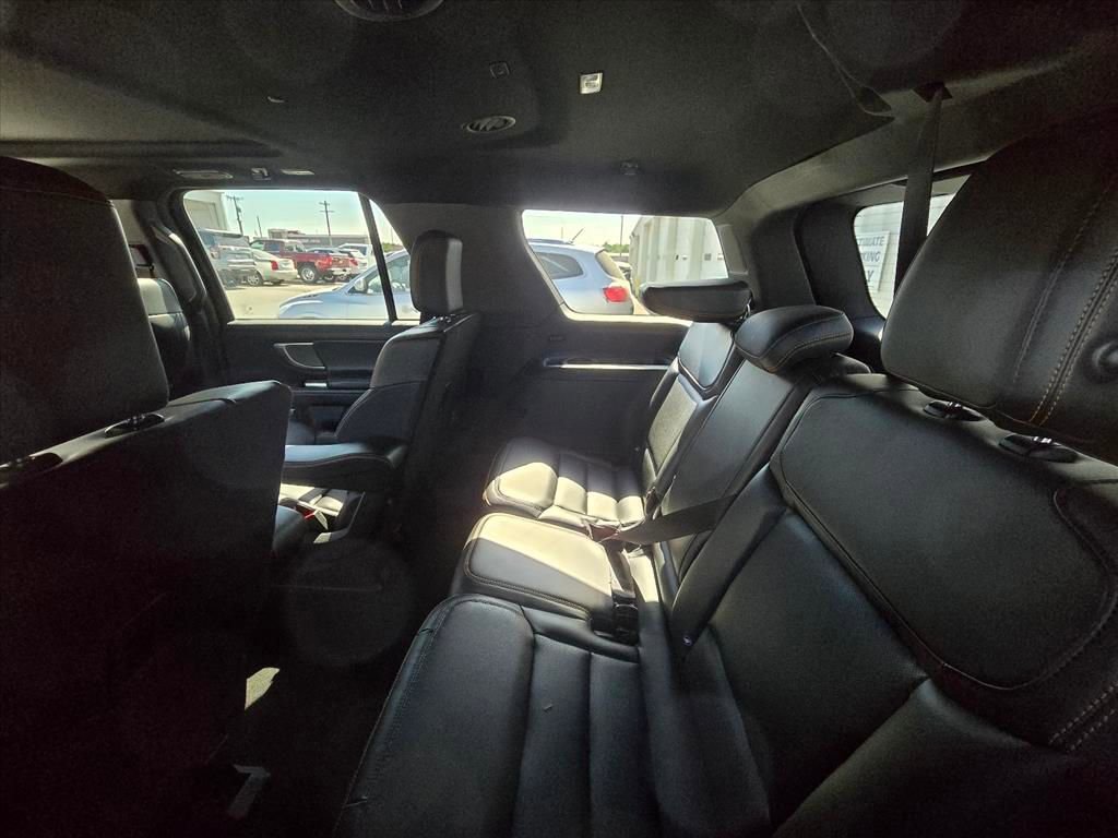 Used 2025 Ford Expedition Tremor image 6
