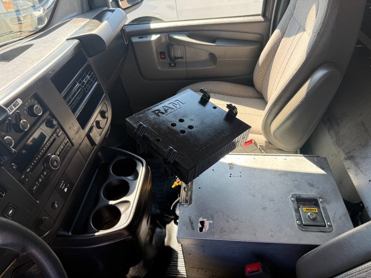Used 2015 Chevrolet Express 2500 RWD image 17