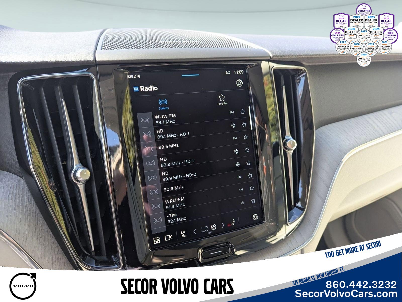 Certified 2024 Volvo XC60 T8 Plus w/ Protection Package Premier image 12