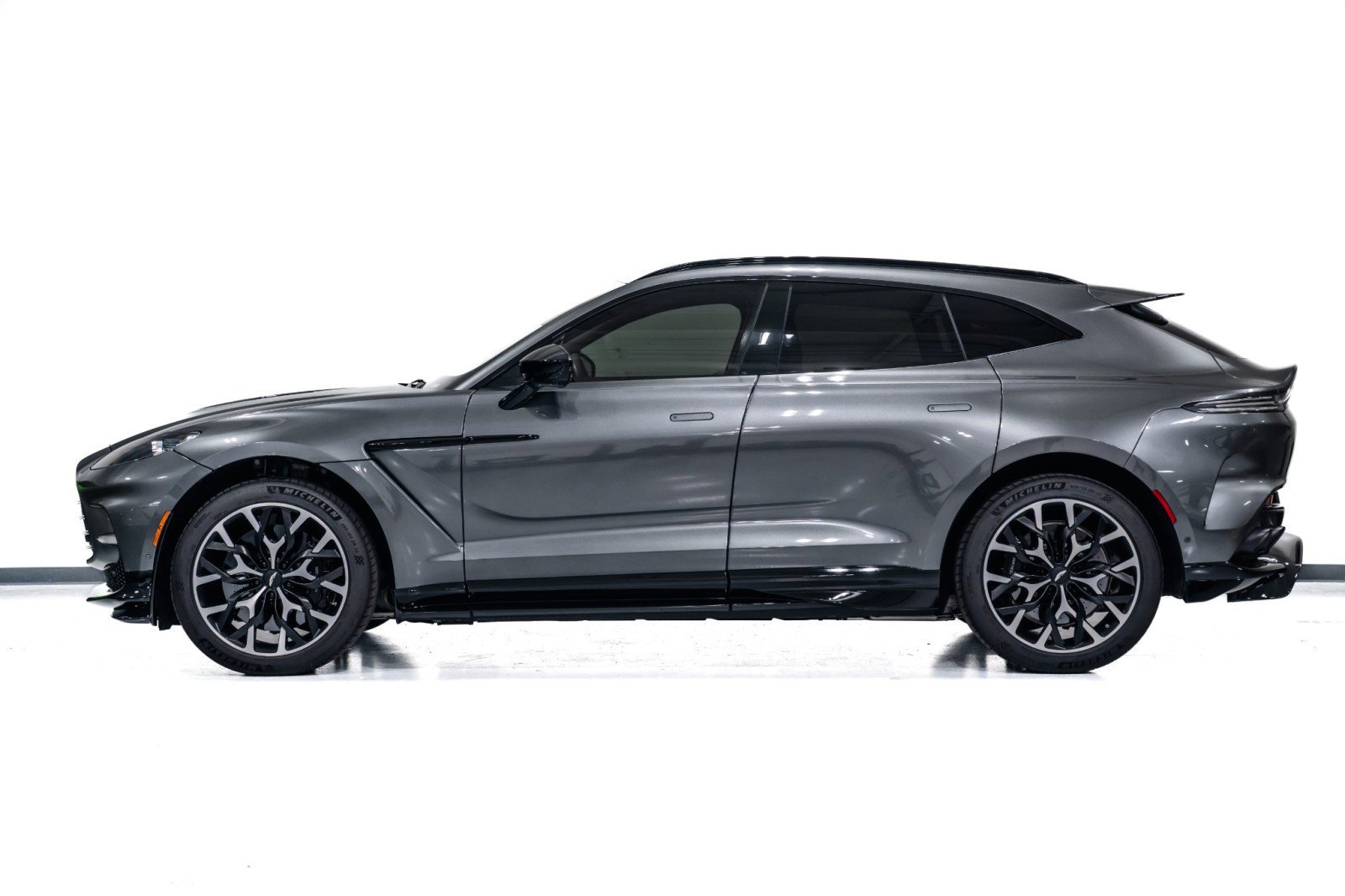 Used 2023 Aston Martin DBX 707 image 9