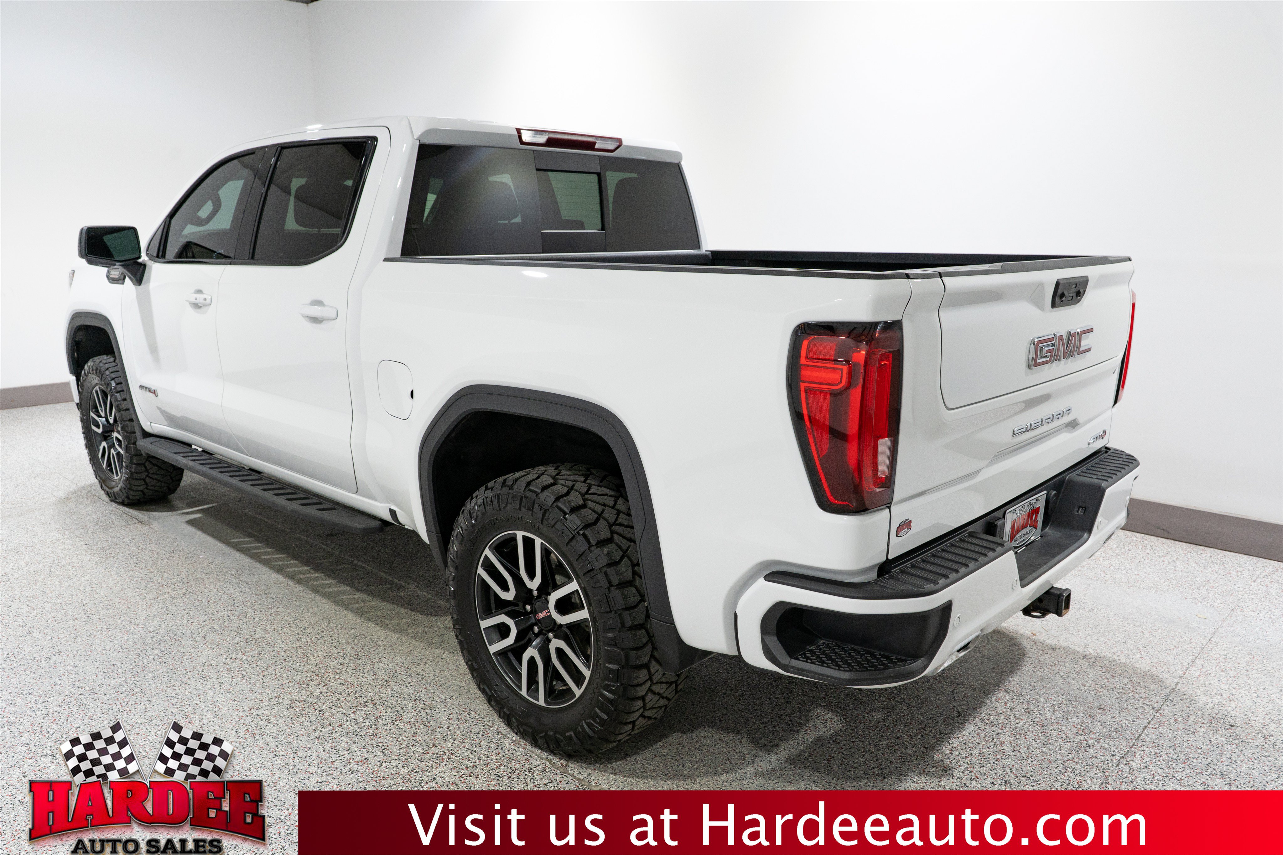 Used 2025 GMC Sierra 1500 AT4 w/ AT4 Premium Package AWD/4WD image 3