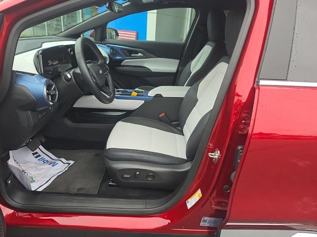 Certified 2025 Chevrolet Equinox EV LT AWD/4WD image 13