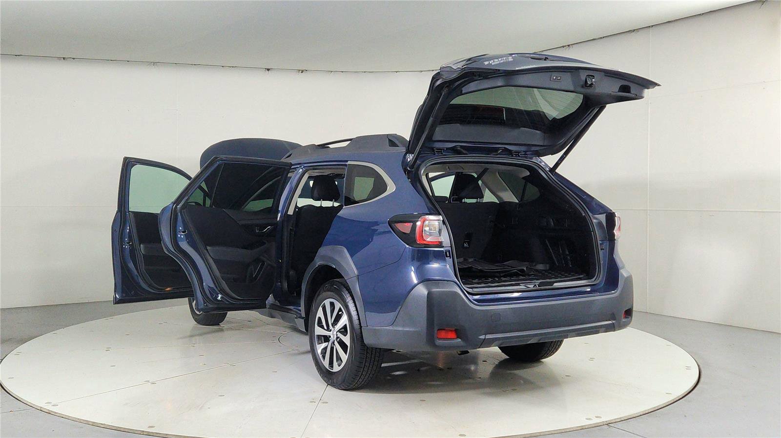 Used 2023 Subaru Outback Premium image 11