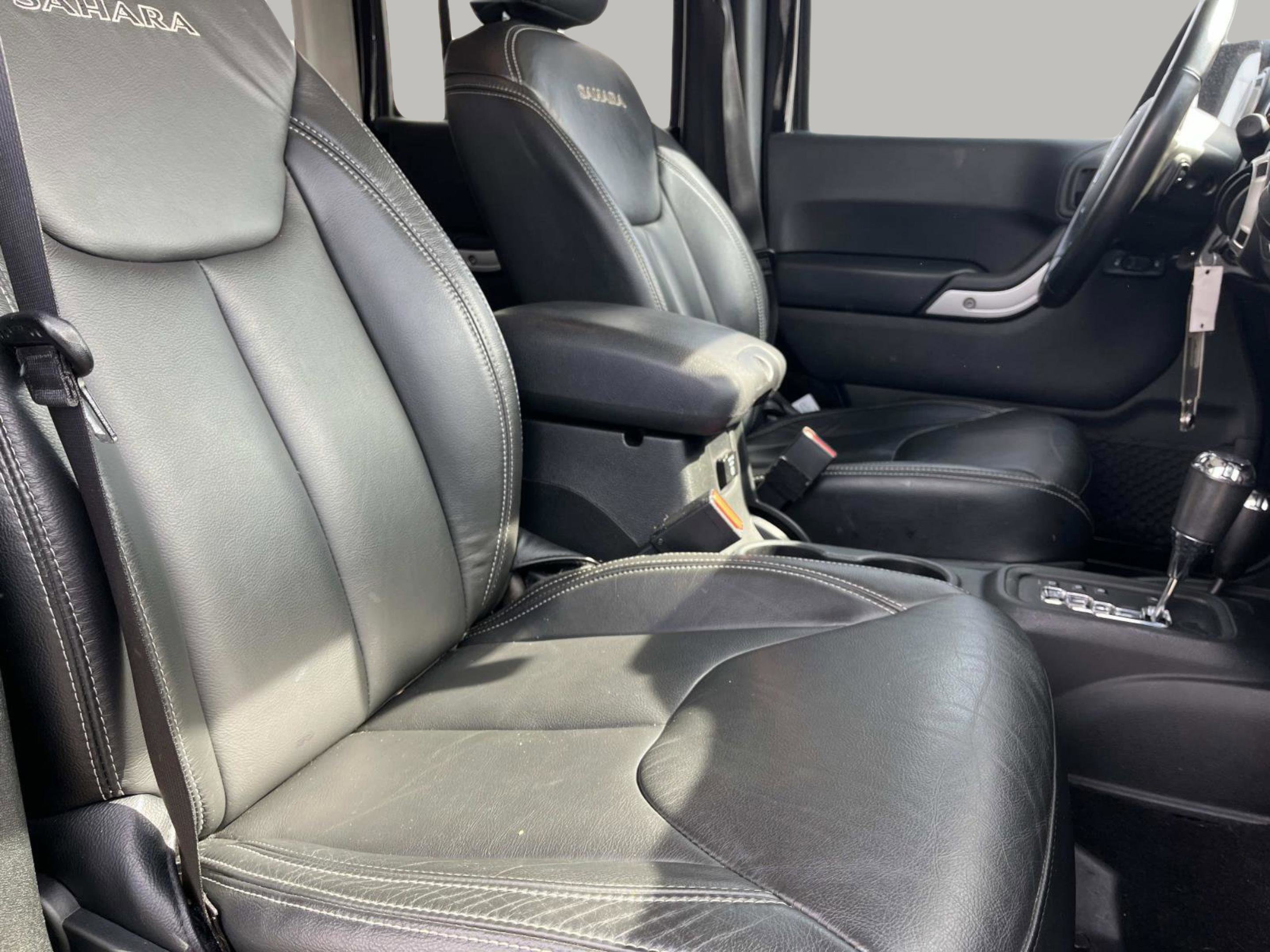 Used 2018 Jeep Wrangler Unlimited Sahara w/ Dual Top Group image 27