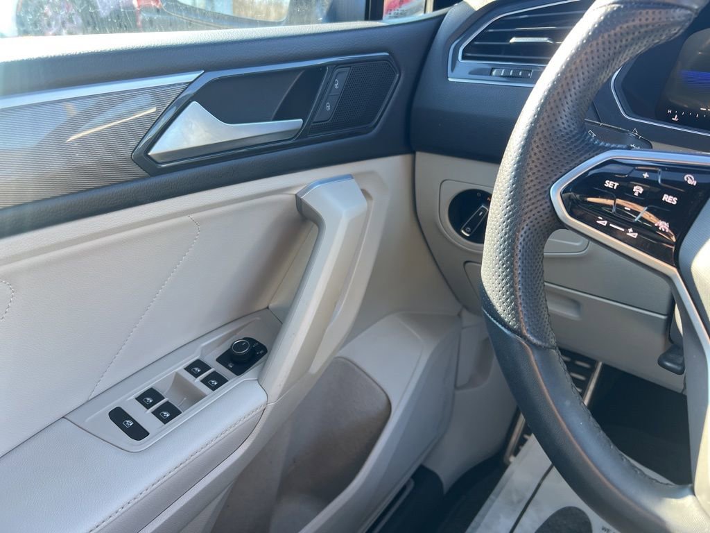 Used 2023 Volkswagen Tiguan SE R-Line image 19