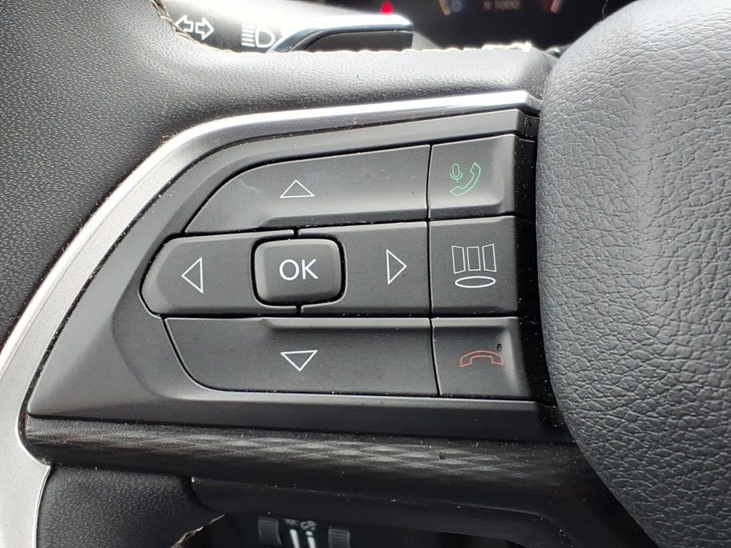 Used 2023 Jeep Grand Cherokee L Laredo AWD/4WD image 26