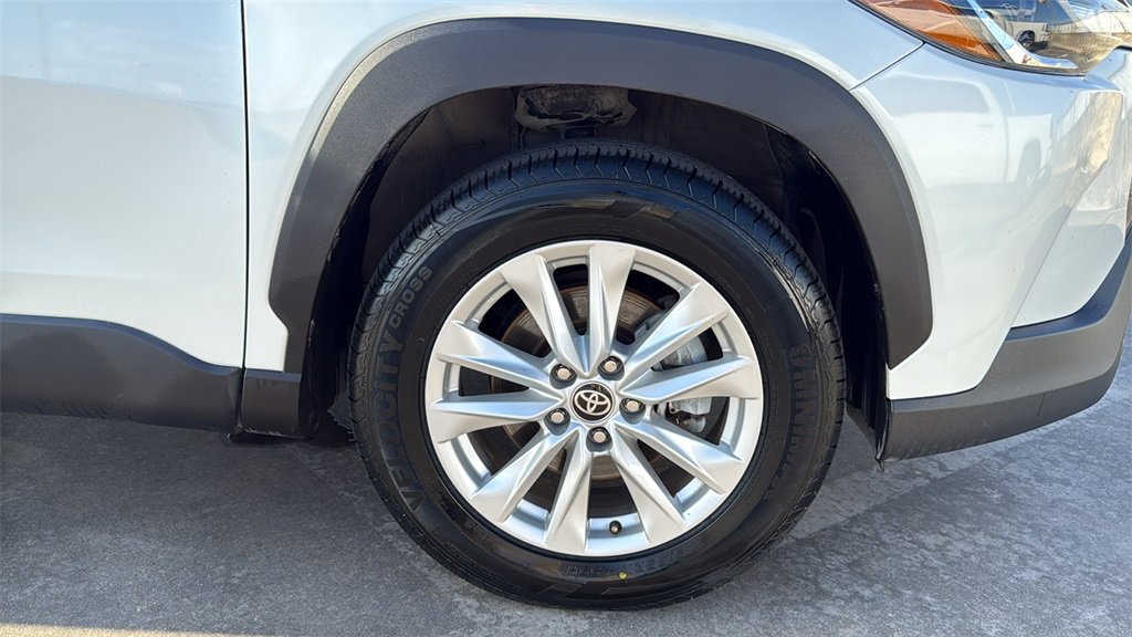 Used 2023 Toyota Corolla Cross LE image 33