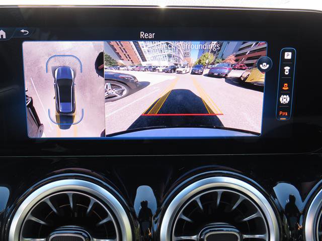 Used 2025 Mercedes-Benz GLB 35 AMG 4MATIC image 19