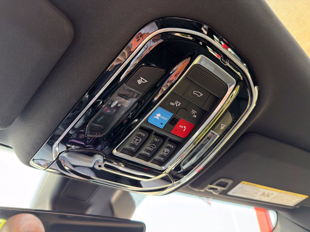 Used 2023 Jeep Grand Cherokee Overland AWD/4WD image 27
