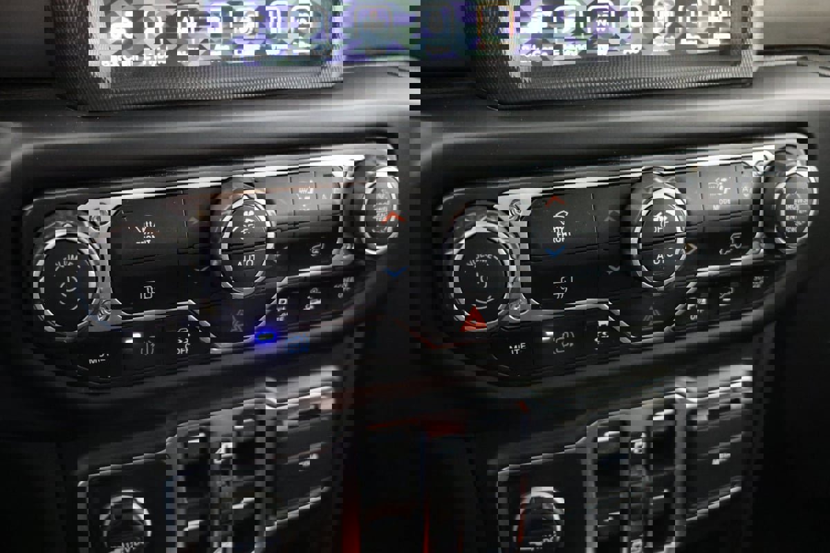 Used 2022 Jeep Wrangler Unlimited Rubicon 4xe w/ Safety Group image 28