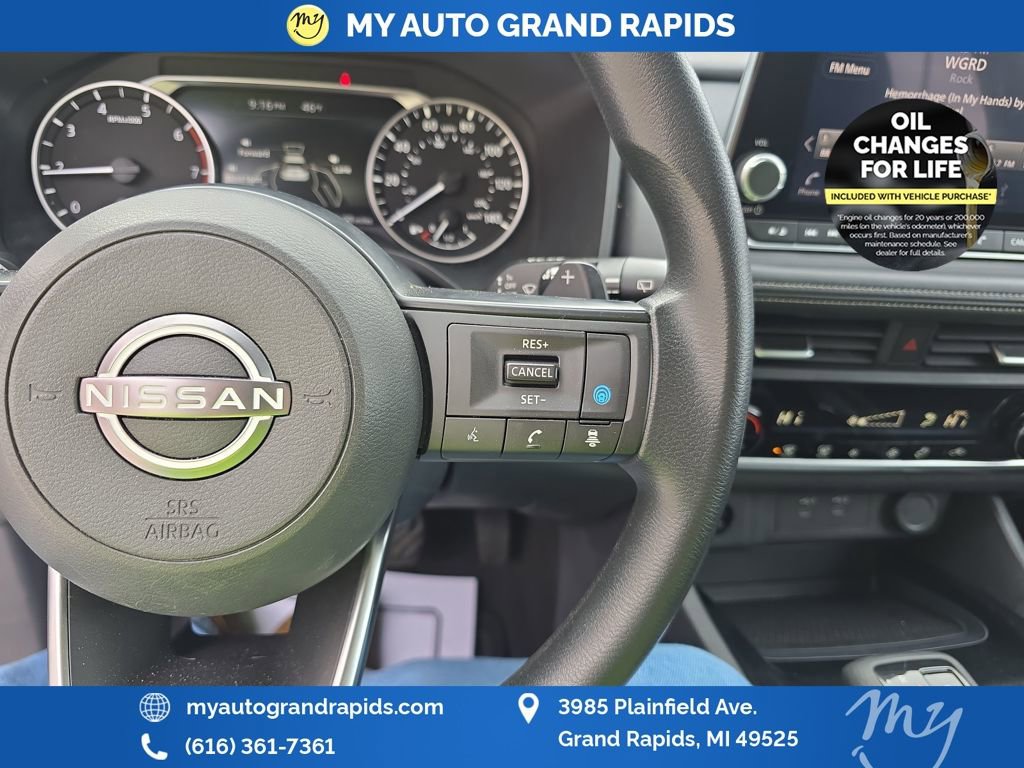 Used 2024 Nissan Rogue SV image 16