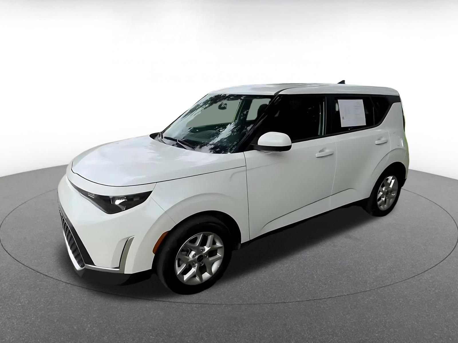 Used 2025 Kia Soul LX w/ LX Technology Package FWD image 8