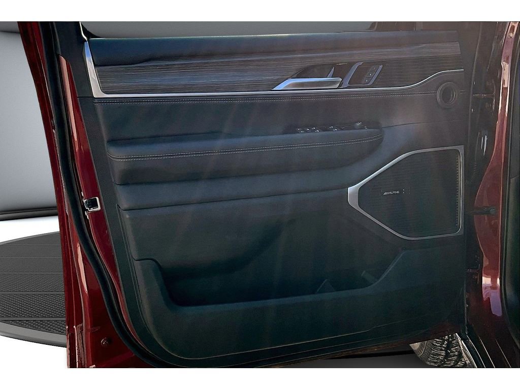 Certified 2024 Jeep Wagoneer L Series II w/ Flexible Seating Group image 20