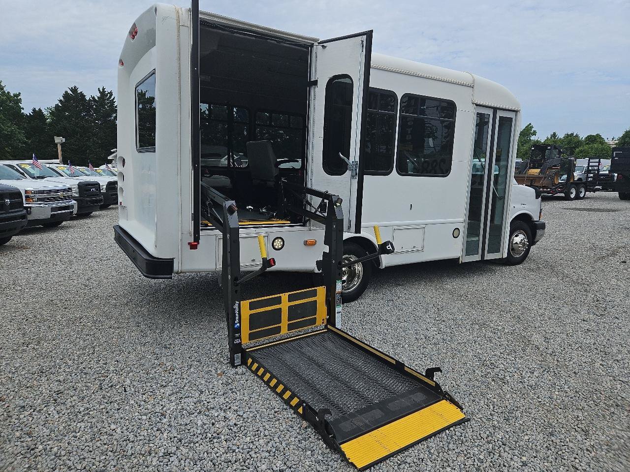 Used 2015 Chevrolet Express 3500 w/ Shuttle Bus Package RWD image 19