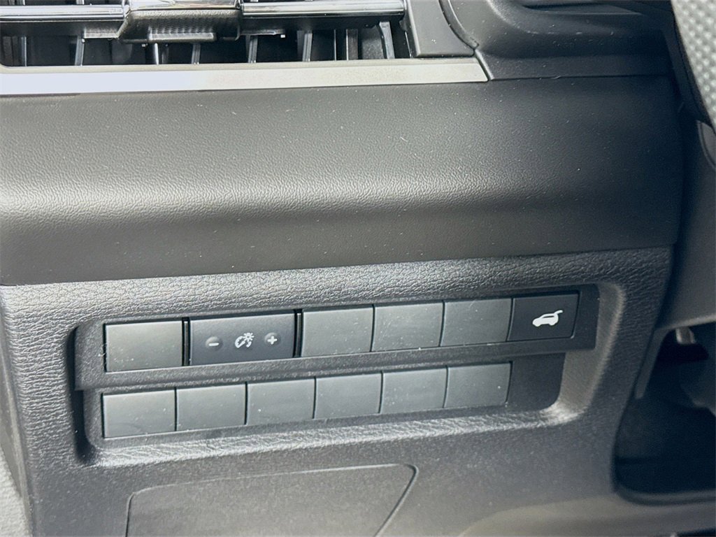 New 2025 Mitsubishi Outlander SE image 10