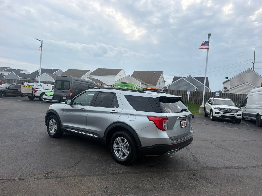 Used 2024 Ford Explorer XLT w/ Equipment Group 202A AWD/4WD image 6