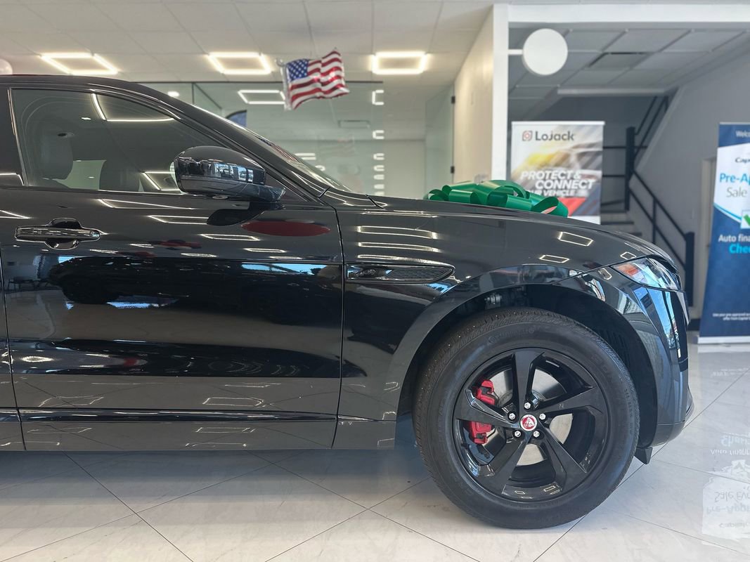 Used 2022 Jaguar F-PACE S image 9