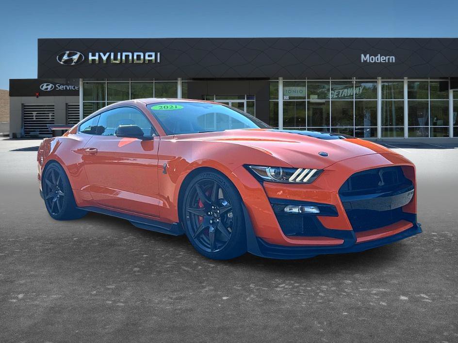Used 2021 Ford Mustang Shelby GT500 w/ Carbon Fiber Track Pack RWD image 3