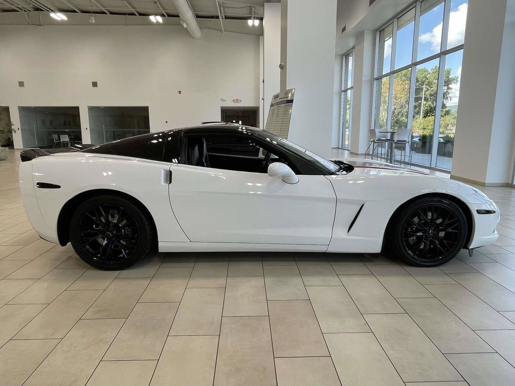Used 2009 Chevrolet Corvette Coupe w/ Preferred Equipment Group RWD image 2
