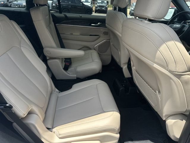 Used 2025 Jeep Grand Cherokee L Limited w/ Luxury Tech Group II RWD image 17