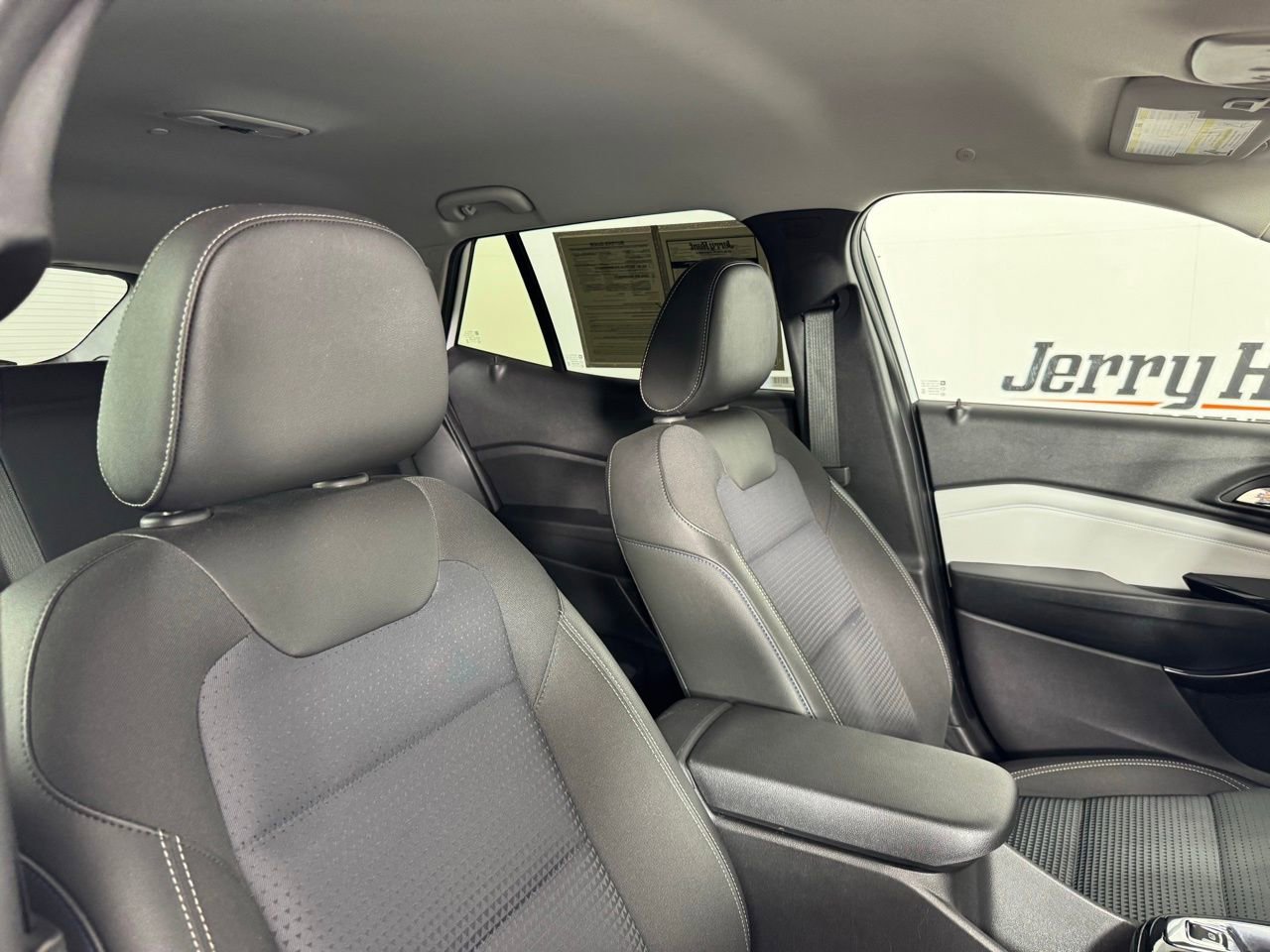 Used 2025 Chevrolet Trax LT w/ LT Convenience Package FWD image 37