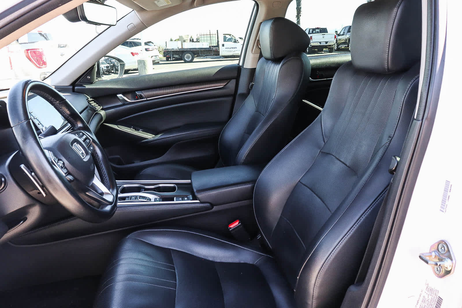 Used 2018 Honda Accord Touring image 24