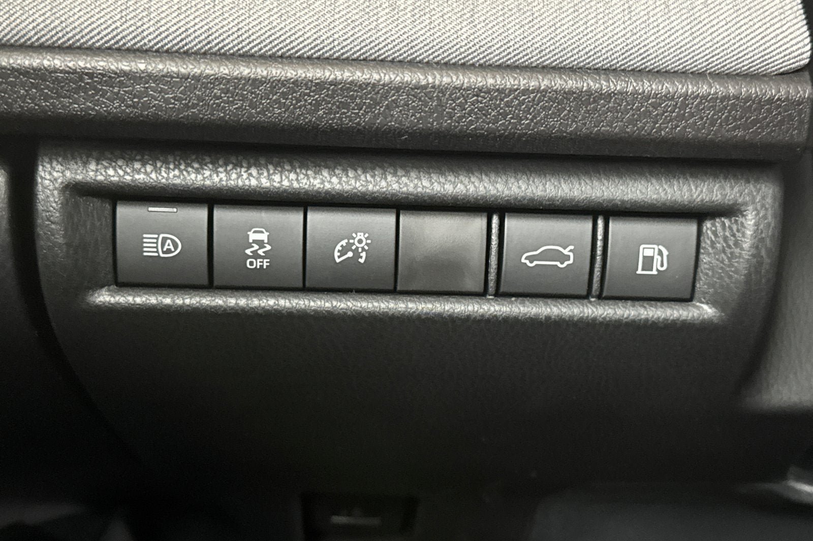 New 2026 Toyota Camry LE FWD image 29