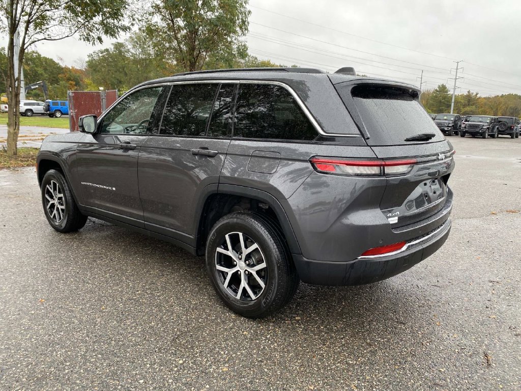 Certified 2024 Jeep Grand Cherokee Limited AWD/4WD image 7