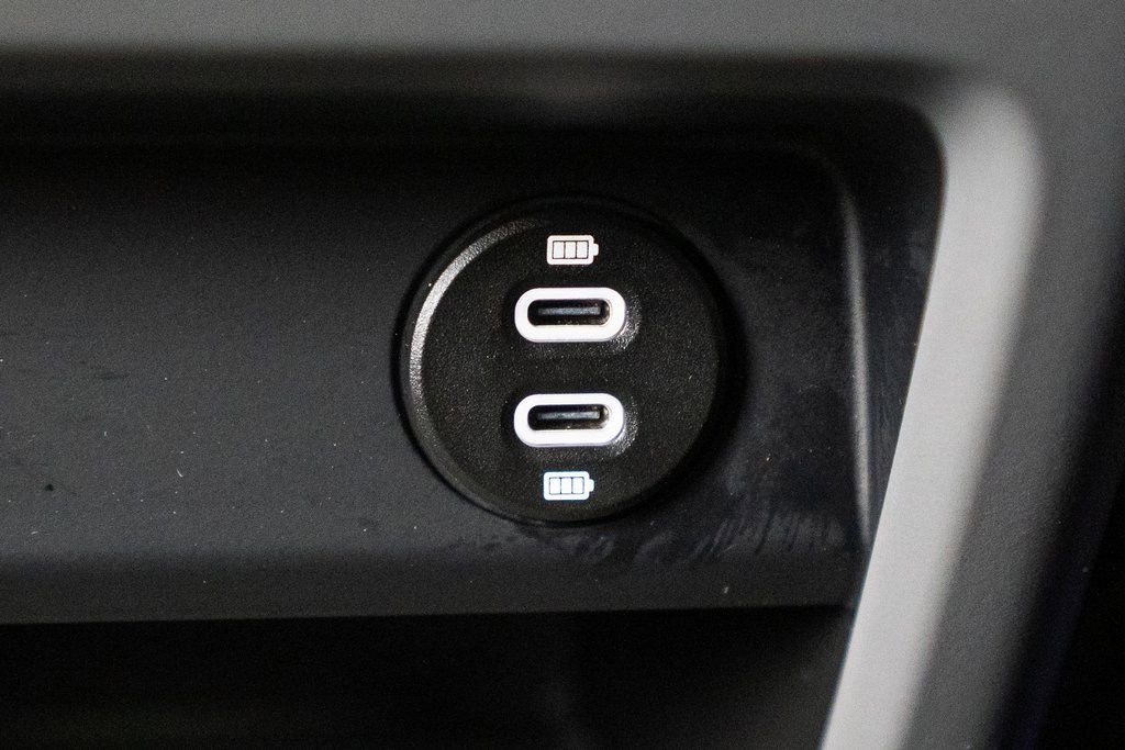 Certified 2023 Porsche Cayenne Platinum Edition image 37