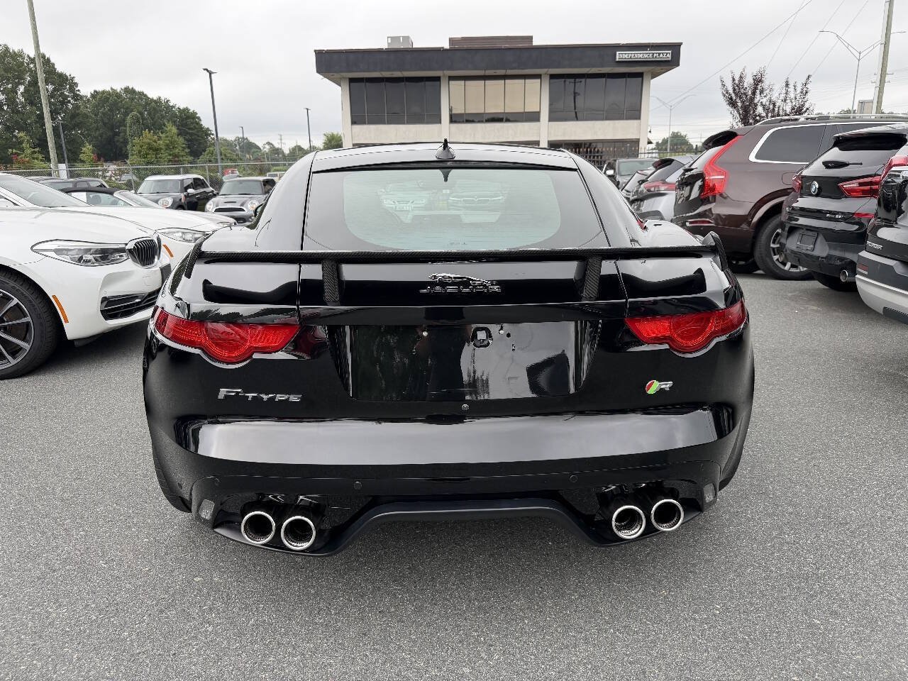 Used 2015 Jaguar F-TYPE R RWD image 5