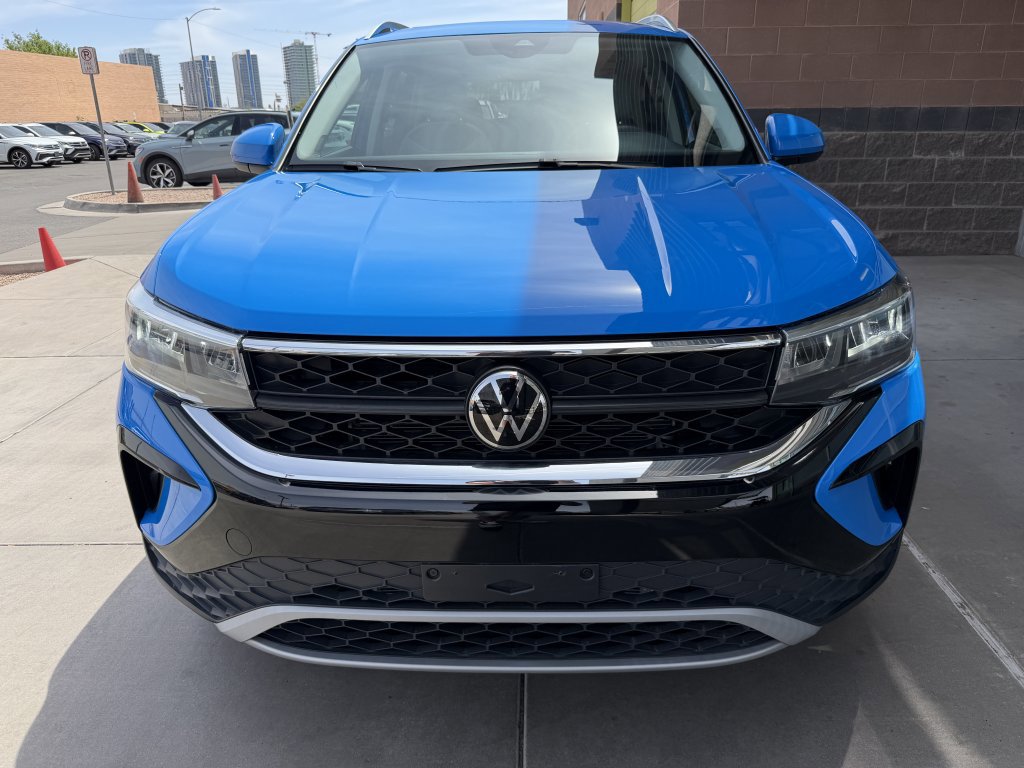 Used 2024 Volkswagen Taos SE w/ Panoramic Sunroof Package FWD image 10