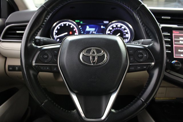 Used 2020 Toyota Camry XLE image 18