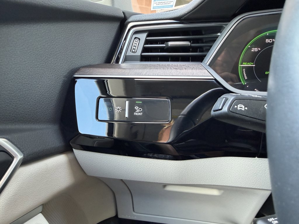 Used 2024 Audi Q8 e-tron Premium Plus w/ Premium Plus Package image 34