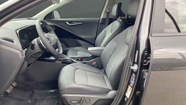 Certified 2025 Kia Niro EX Touring FWD image 9