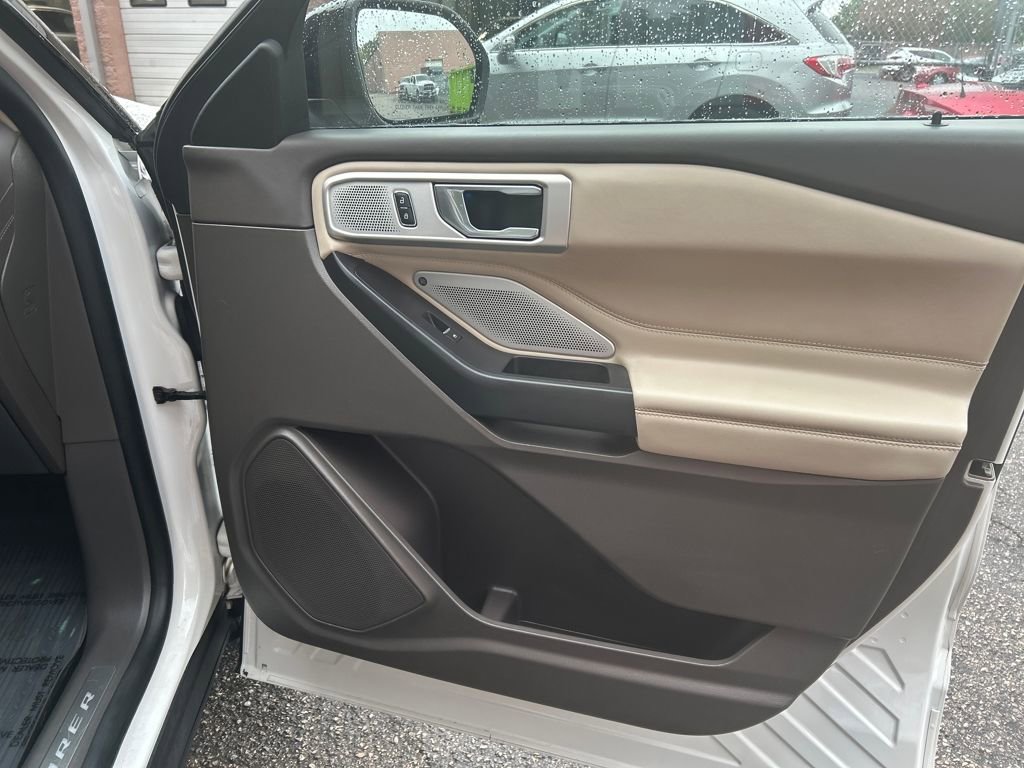 Used 2020 Ford Explorer Platinum w/ Premium Technology Package image 31