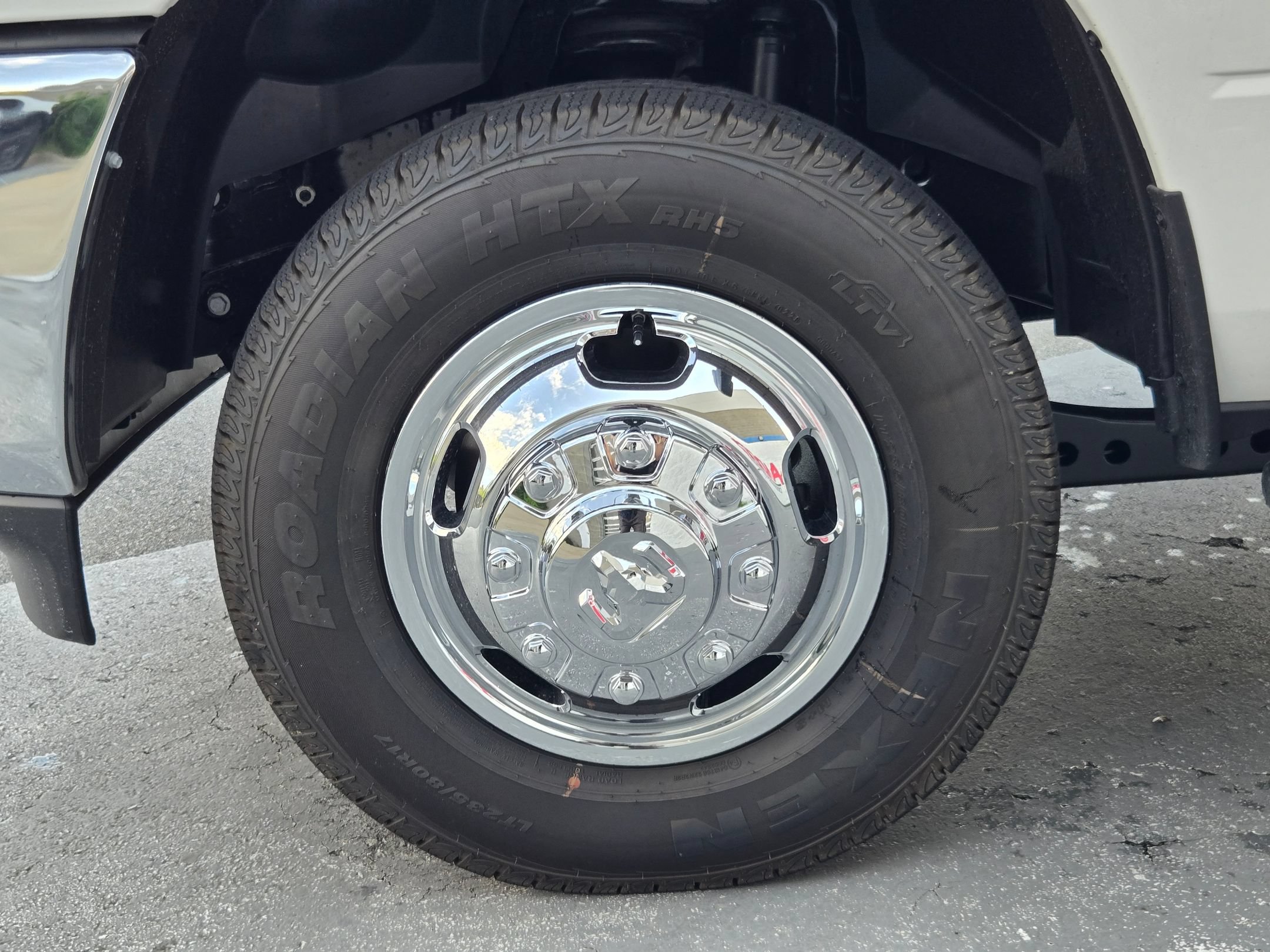 New 2026 RAM 3500 Tradesman AWD/4WD image 17
