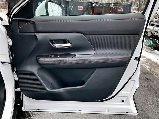 Used 2025 Nissan Kicks SR image 20