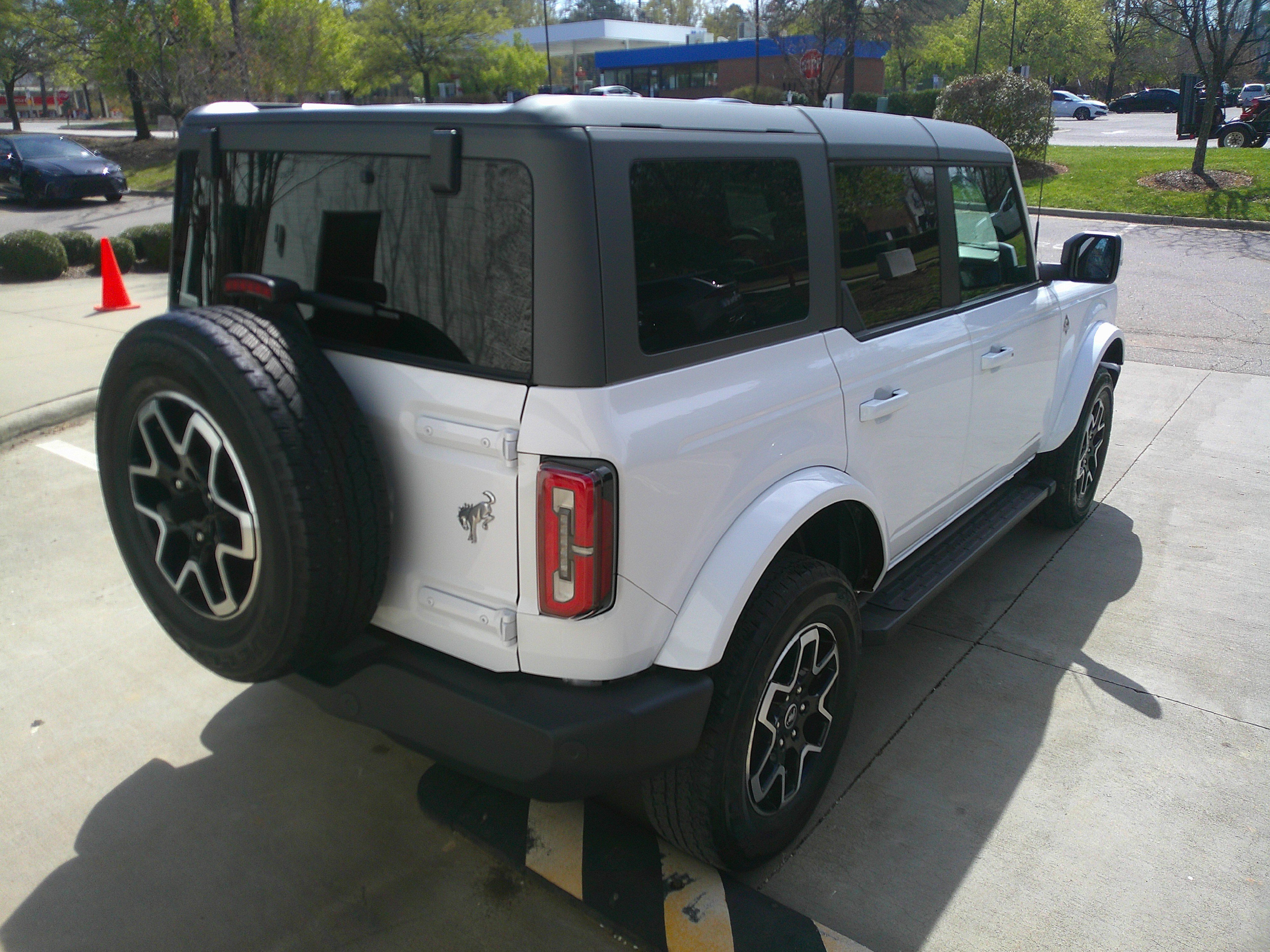 Used 2023 Ford Bronco Outer Banks image 13