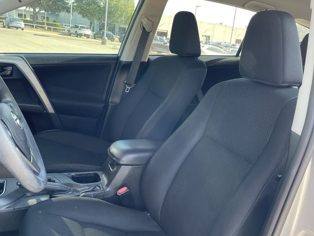 Used 2016 Toyota RAV4 LE FWD image 23