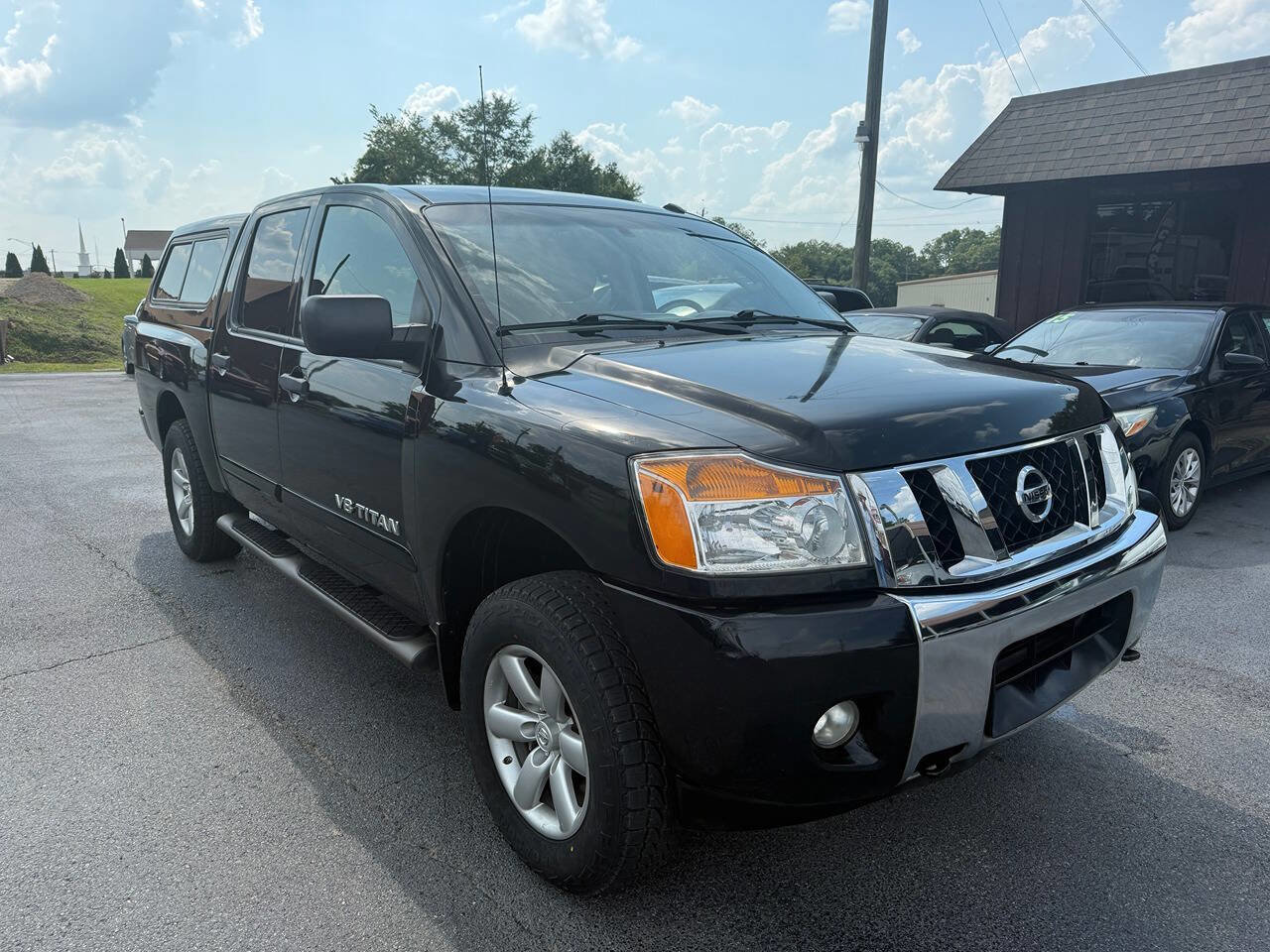 Used 2014 Nissan Titan SV w/ SV Value Truck Package image 2