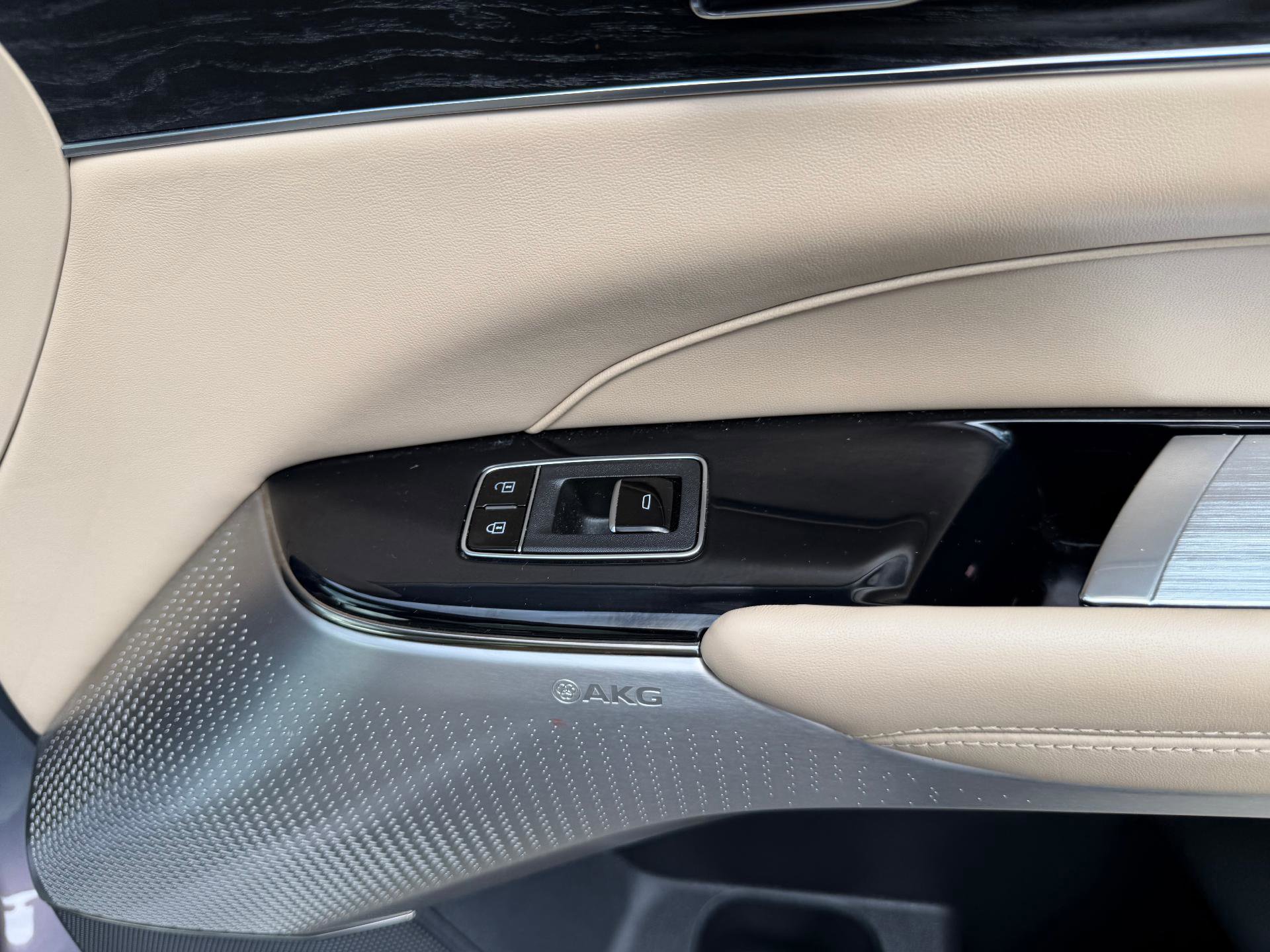 Certified 2024 Cadillac Lyriq Luxury w/ Nappa Leather Package image 39