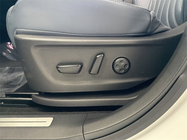 Certified 2025 Nissan Ariya Platinum image 24