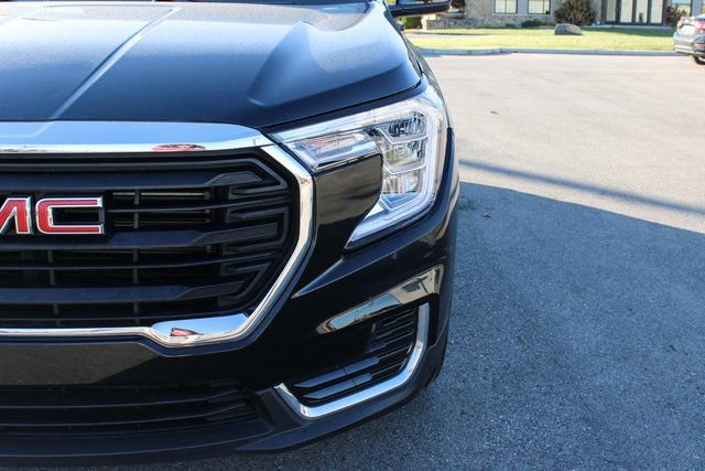 Used 2023 GMC Terrain SLE w/ Driver Convenience Package image 40