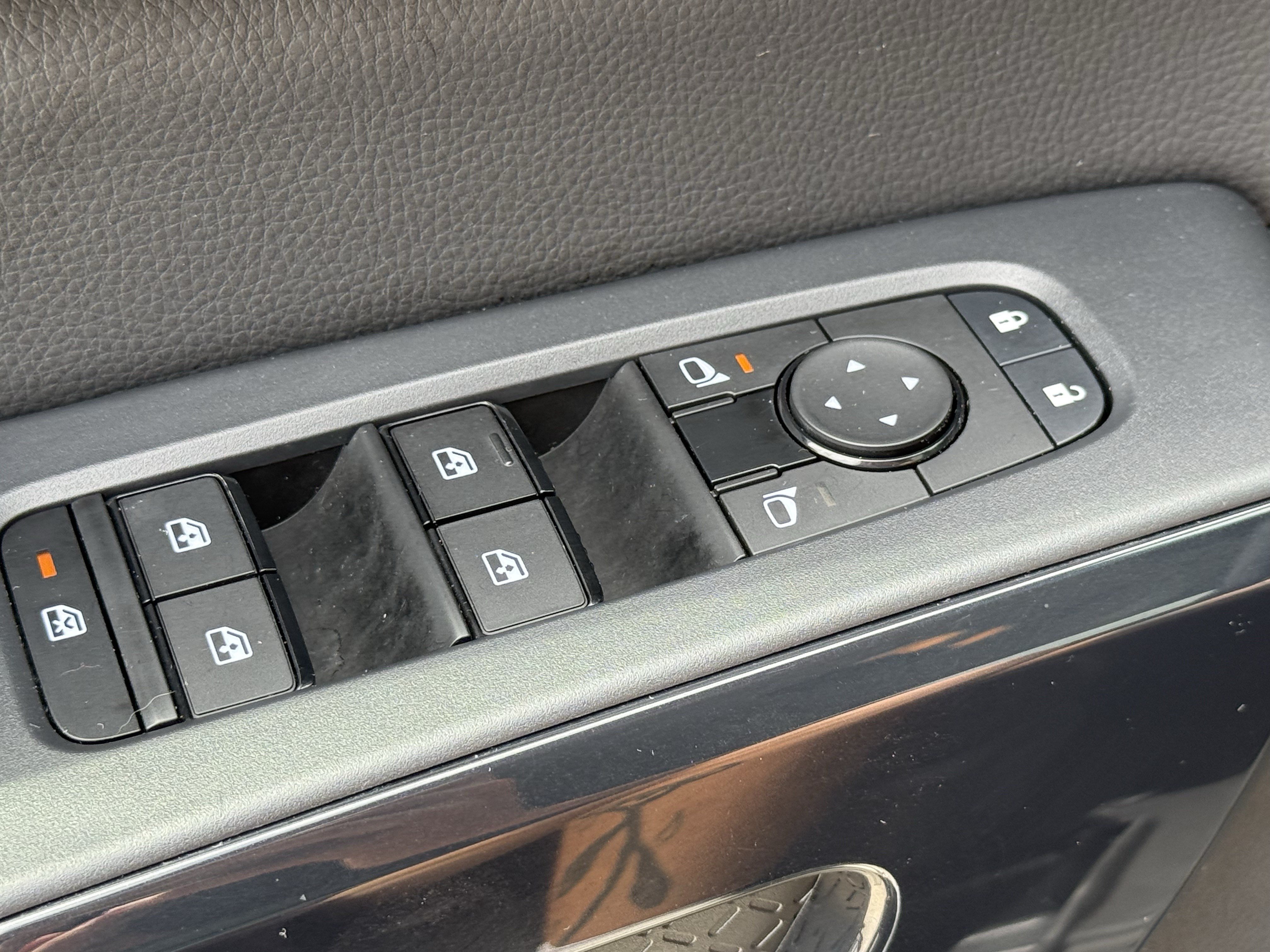 Used 2024 Nissan Pathfinder SV w/ Black Appearance Package FWD image 27
